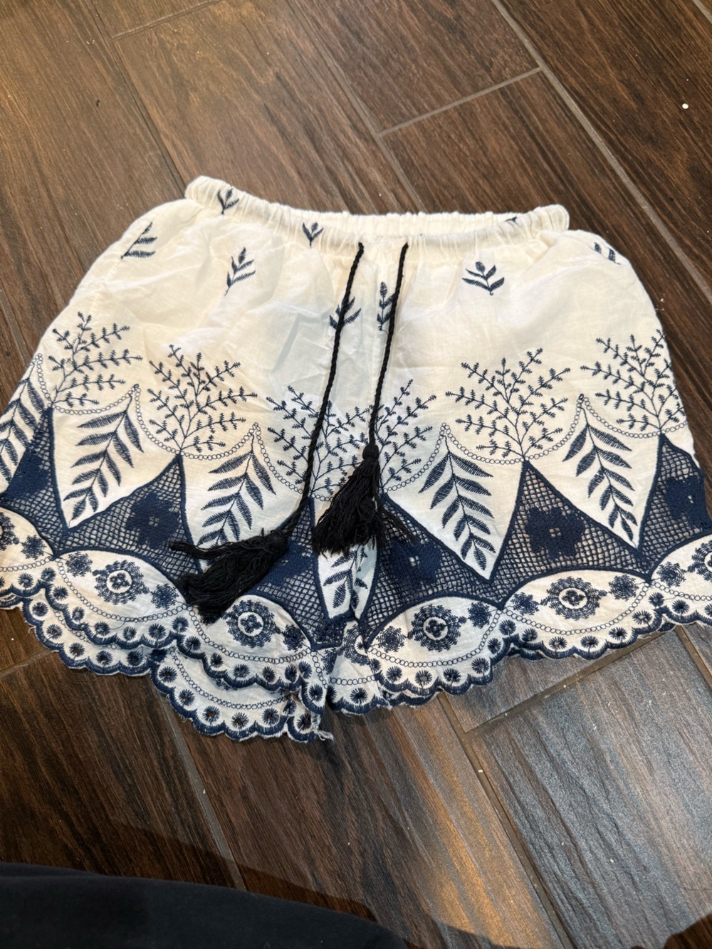 Womens White & Navy Embroidered Cotton Shorts